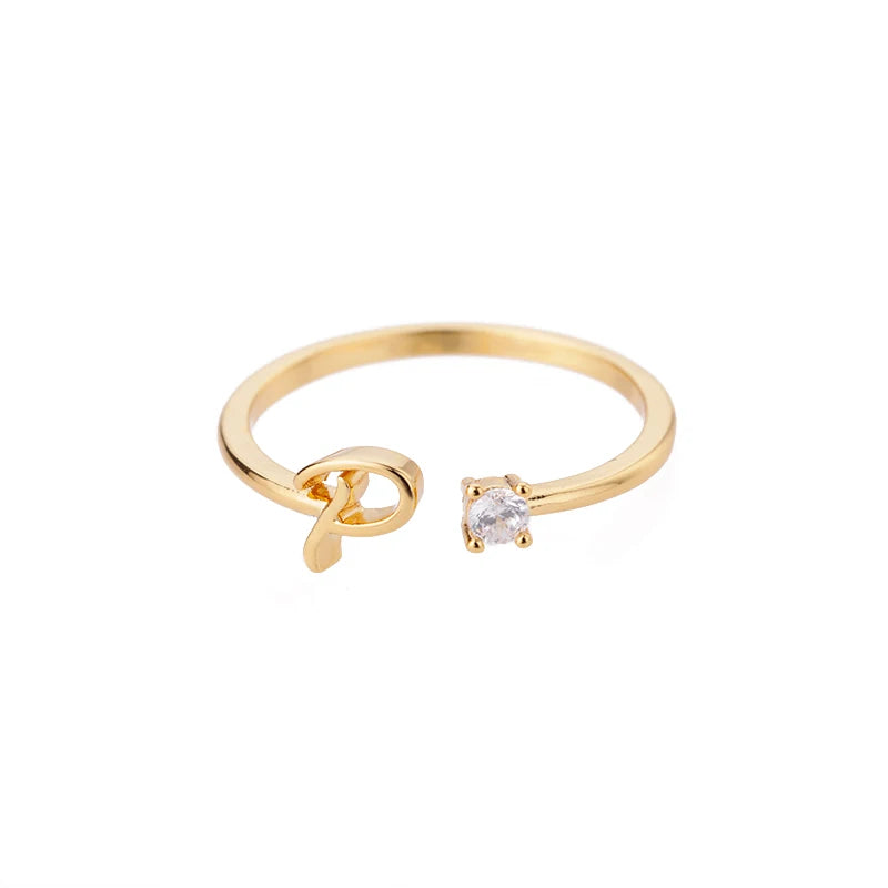 A to Z initial ring for women made of adjustable stainless steel in gold color. A stylish and personal accessory, perfect as a gift or couple jewelry.