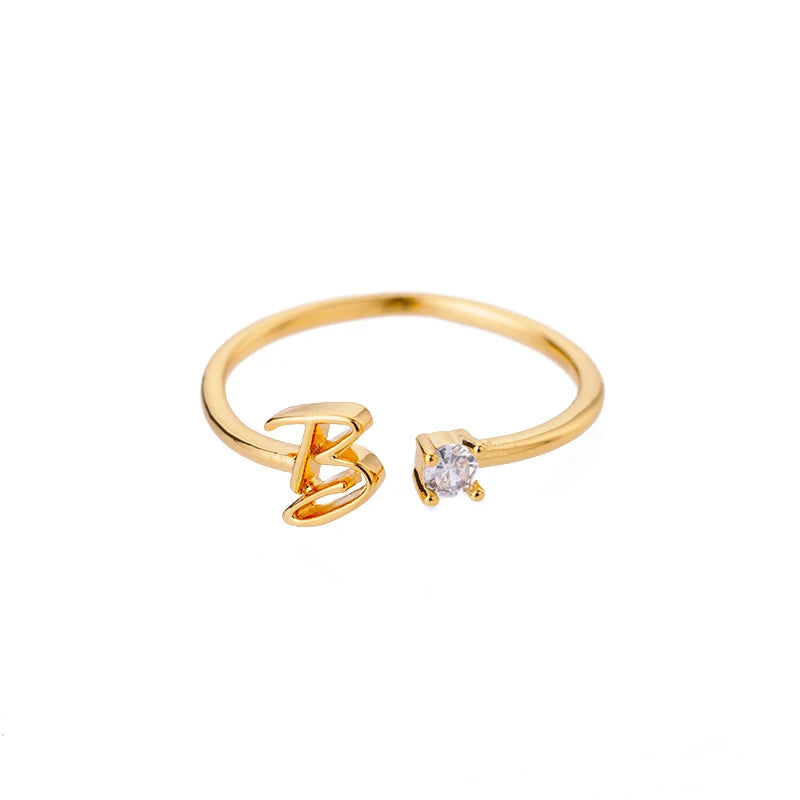 A to Z initial ring for women made of adjustable stainless steel in gold color. A stylish and personal accessory, perfect as a gift or couple jewelry.