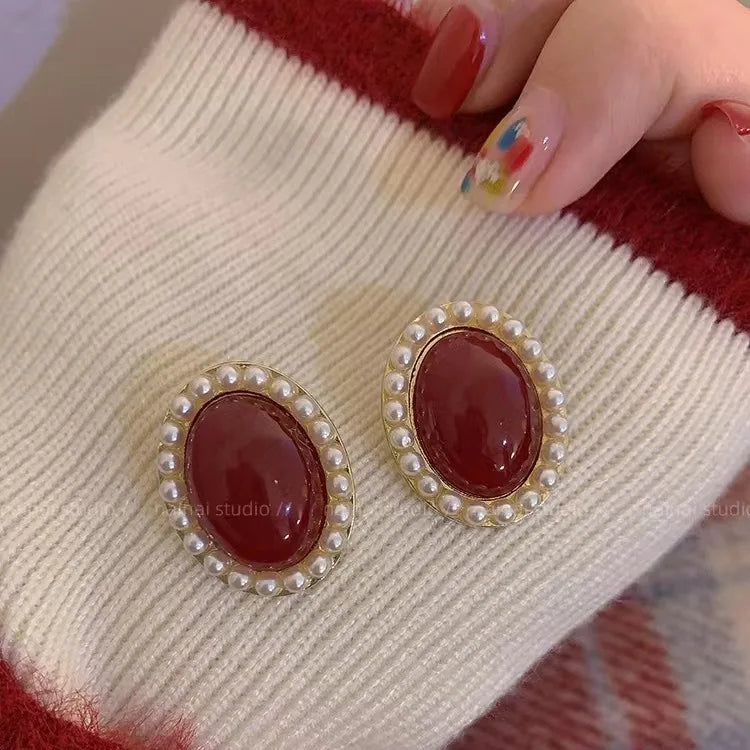 Korean-inspired geometric pearl ear clips with contrast colors. Retro style, no ear piercing required.