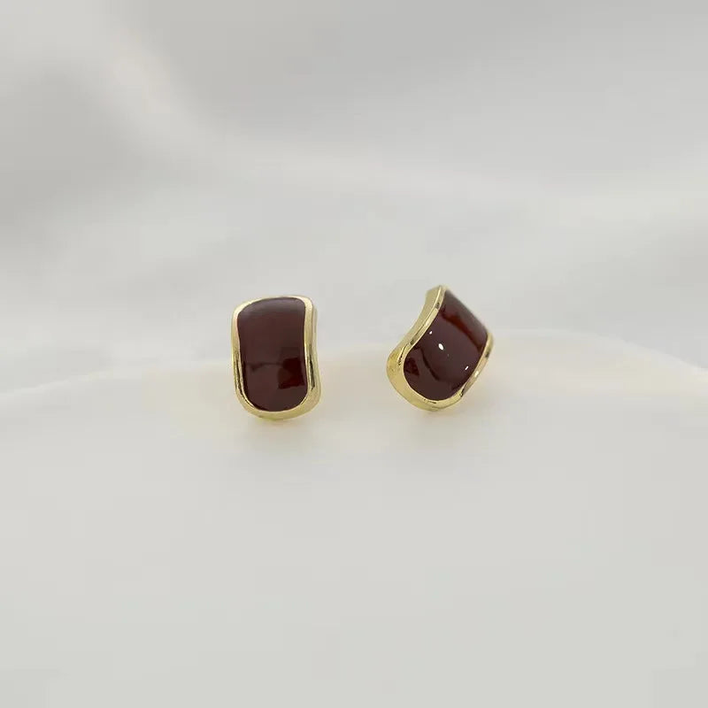 Korean-inspired geometric pearl ear clips with contrast colors. Retro style, no ear piercing required.