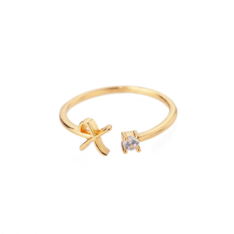 A to Z initial ring for women made of adjustable stainless steel in gold color. A stylish and personal accessory, perfect as a gift or couple jewelry.
