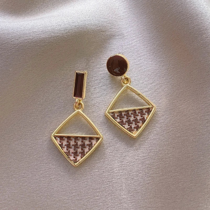 Korean-inspired geometric pearl ear clips with contrast colors. Retro style, no ear piercing required.