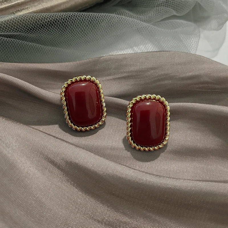 Korean-inspired geometric pearl ear clips with contrast colors. Retro style, no ear piercing required.