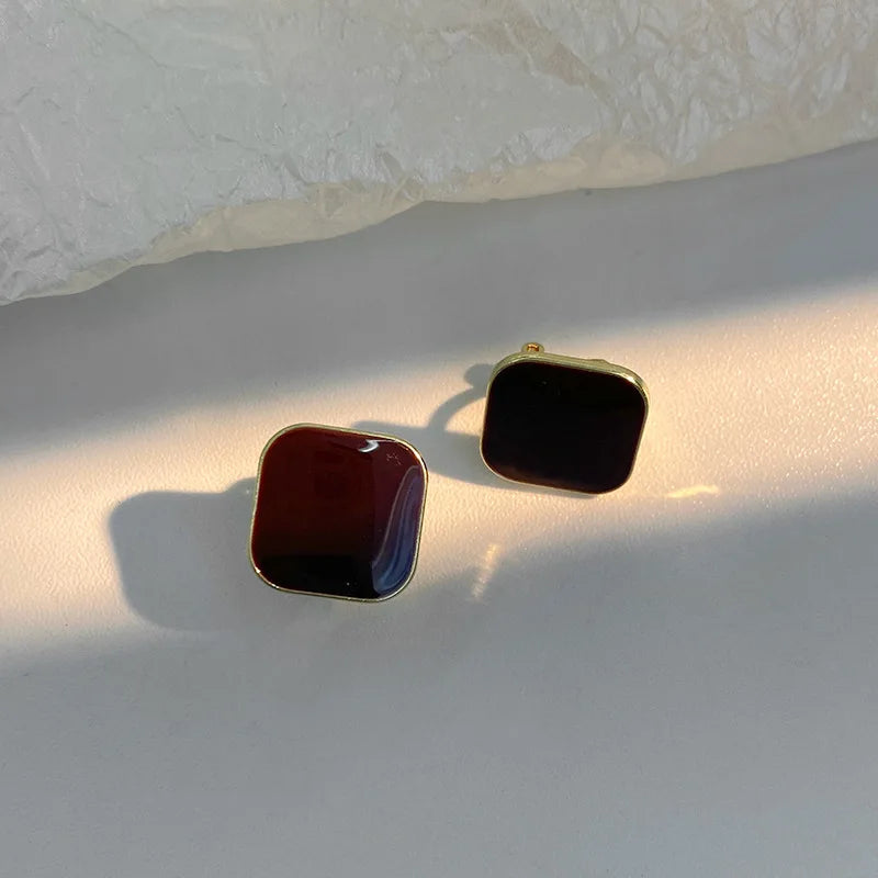 Korean-inspired geometric pearl ear clips with contrast colors. Retro style, no ear piercing required.