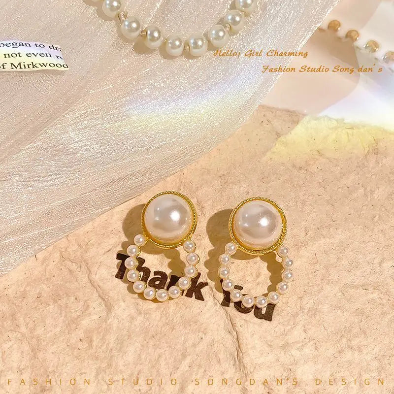 Korean-inspired geometric pearl ear clips with contrast colors. Retro style, no ear piercing required.